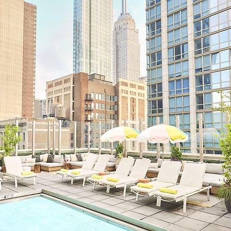 Отель Royalton Park Avenue Нью-Йорк Экстерьер фото Rooftop pool at the Standard East Village