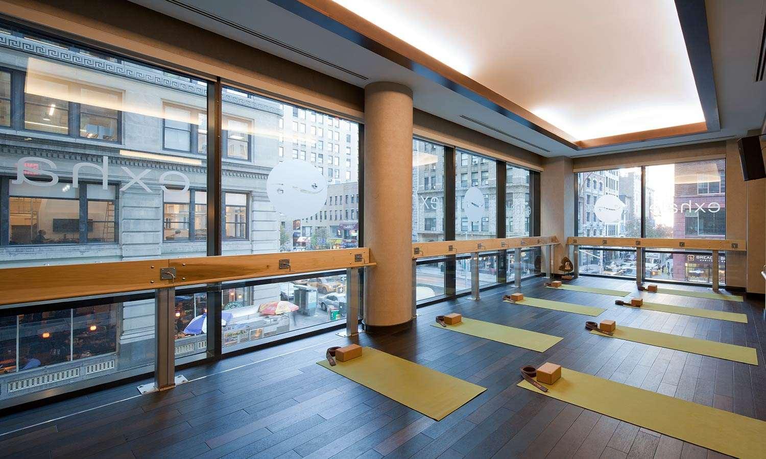 Отель Royalton Park Avenue Нью-Йорк Экстерьер фото The yoga studio at the Virgin Hotel