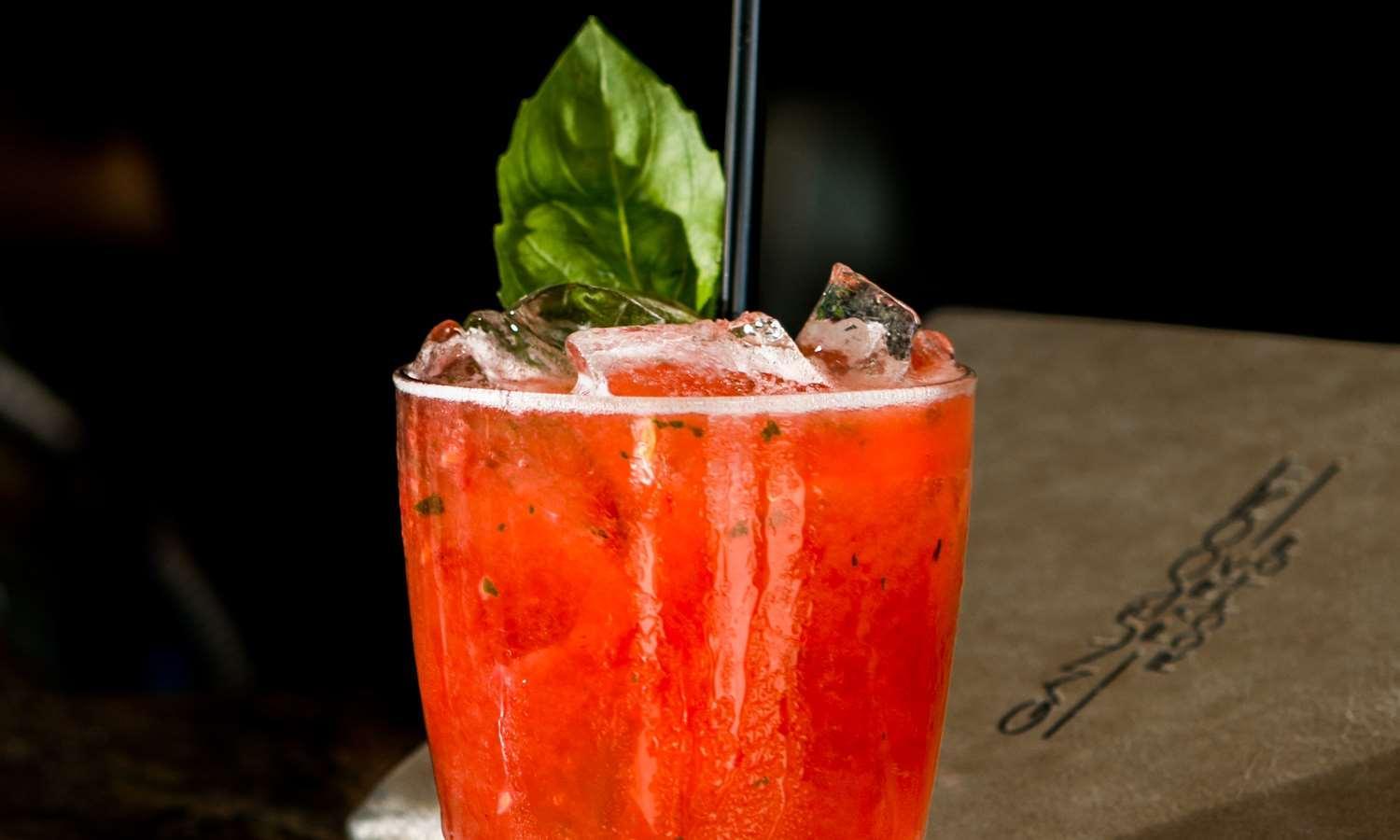 Отель Royalton Park Avenue Нью-Йорк Экстерьер фото A strawberry basil soda