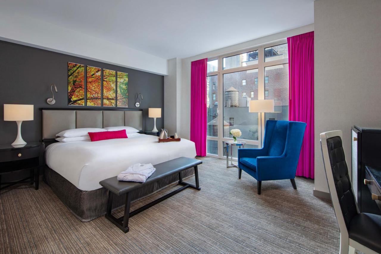 Отель Royalton Park Avenue Нью-Йорк Экстерьер фото A guest room at the Hotel Commonwealth