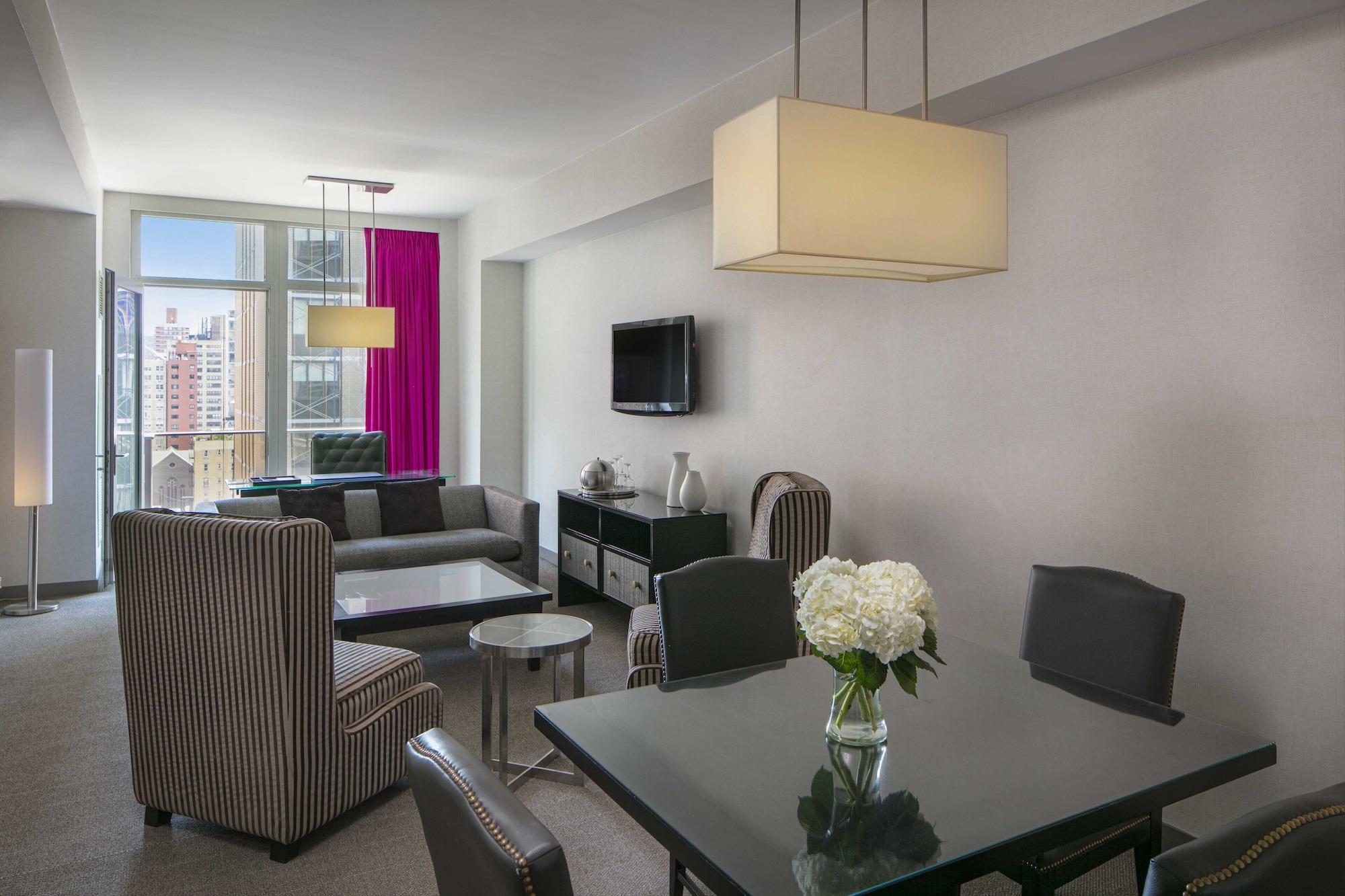 Отель Royalton Park Avenue Нью-Йорк Экстерьер фото A living room at the W New York Downtown